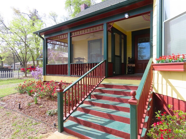 More Photos Of 1923 S Beckham Ave, Tyler Office Residential For Lease