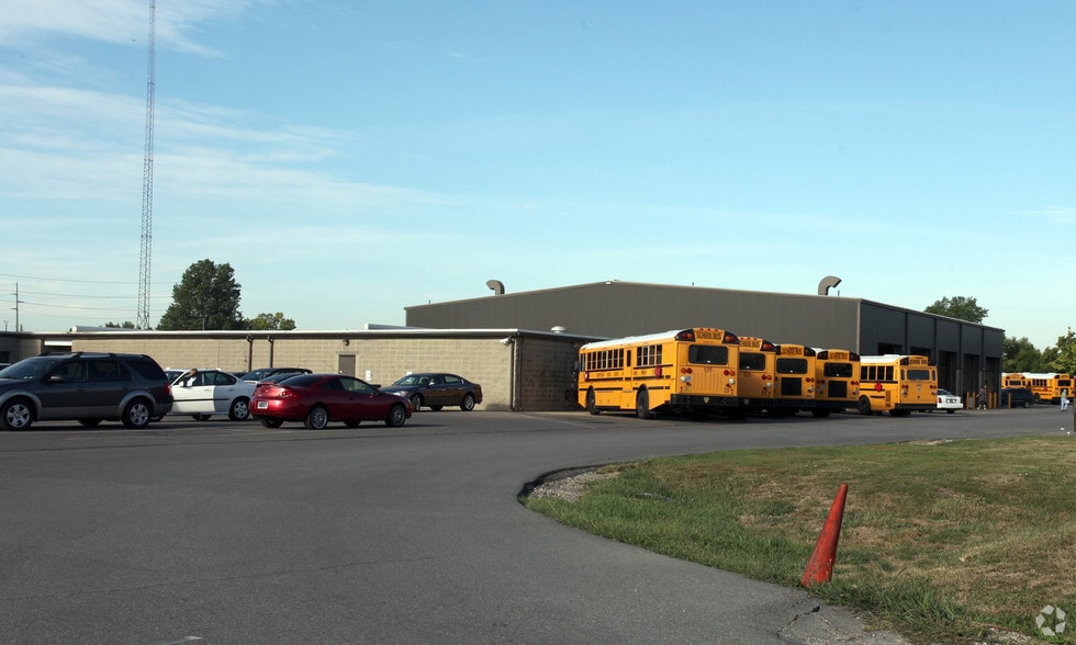 More Photos Of 4201 W Morris St, Indianapolis Service For Lease