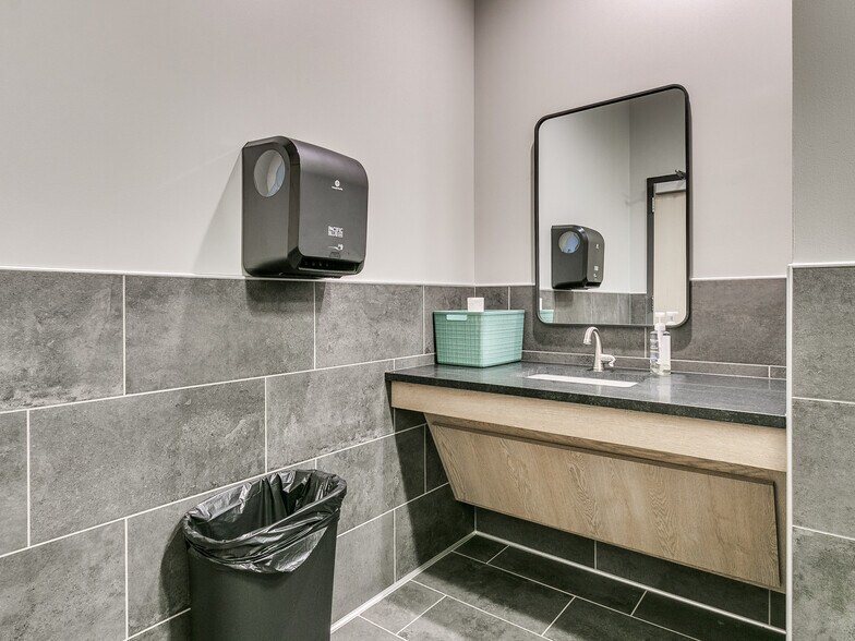 More Photos Of 8890 S Sunnylane Rd, Oklahoma City Flex For Sale