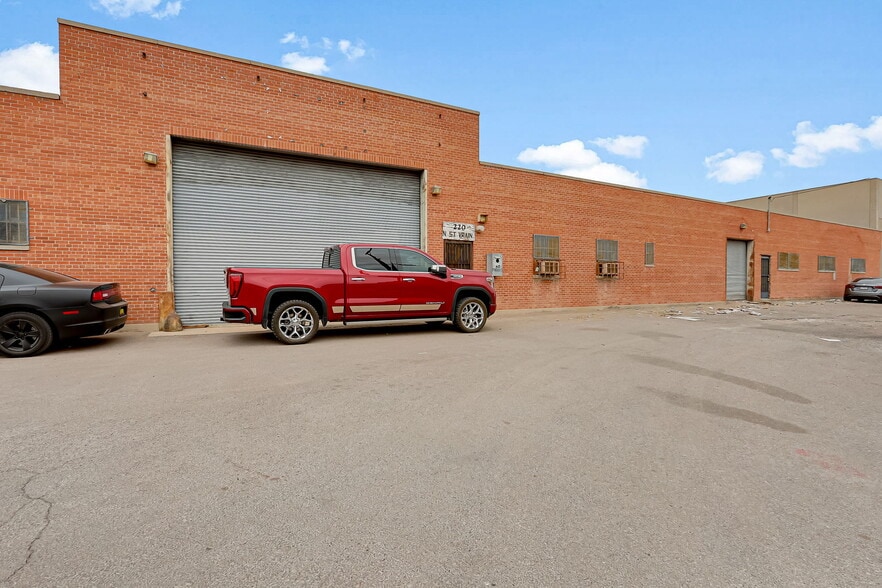 More Photos Of 220 N Saint Vrain St, El Paso Light Distribution For Sale