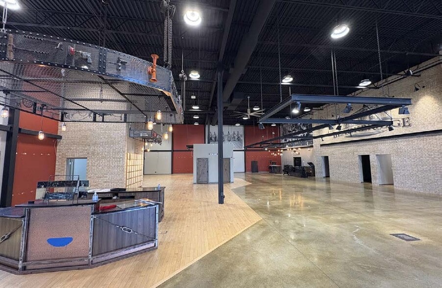 More Photos Of 310 Holiday Inn Dr, Cambridge Auto Dealership For Sale