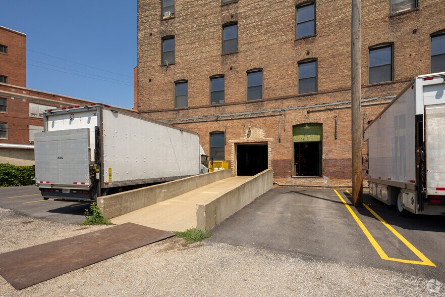 More Photos Of 3636 S Iron St, Chicago Light Distribution For Lease
