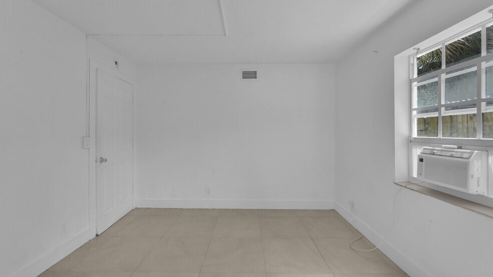 More Photos Of 715 Washington Ave, Lake Worth Apartments For Sale