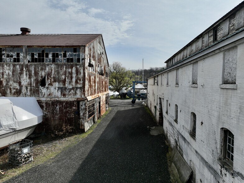 More Photos Of 140 First St, Connelly Marina For Sale