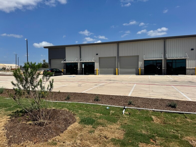 More Photos Of 5865 Houston St, San Antonio Distribution For Lease
