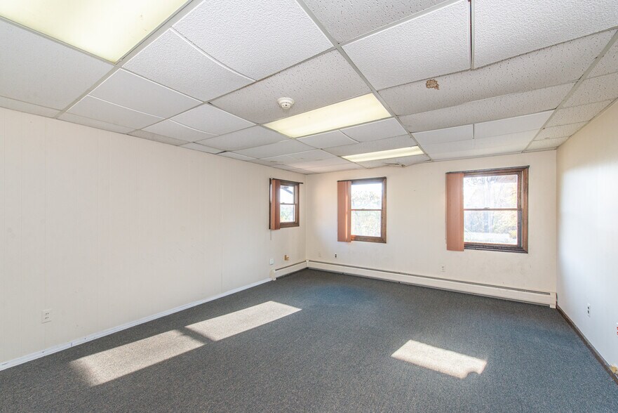 More Photos Of 74 S Powder Mill Rd, Morris Plains Office Residential For Sale