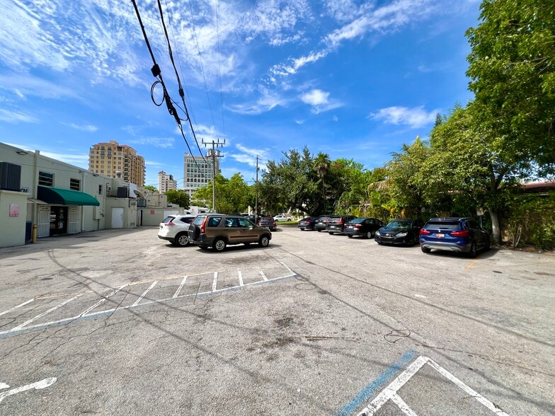 More Photos Of 1400 Ponce De Leon Blvd, Coral Gables Unknown For Lease