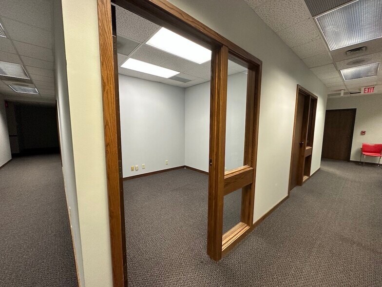 More Photos Of 4401-4435 O St, Lincoln Office For Sale