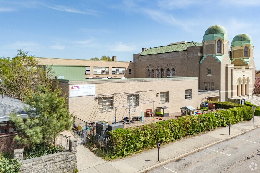 More Photos Of 385 High St, Fall River Specialty For Lease