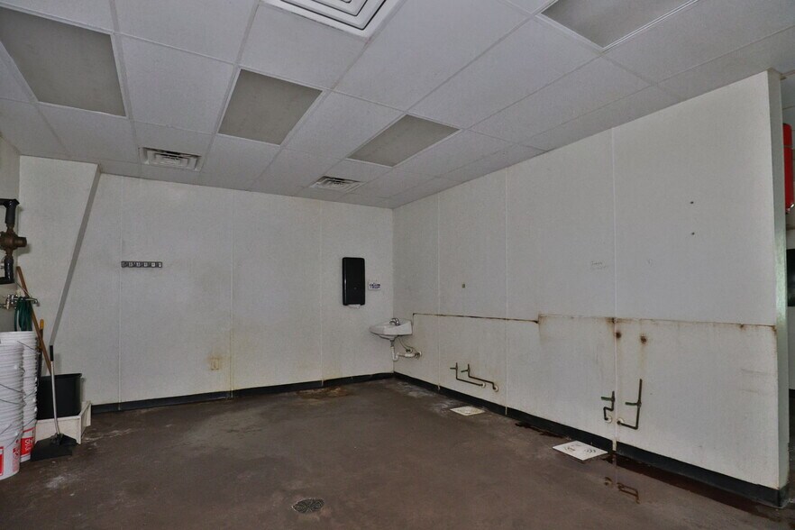 More Photos Of 6563 Gateway Rd, Columbus Storefront For Lease