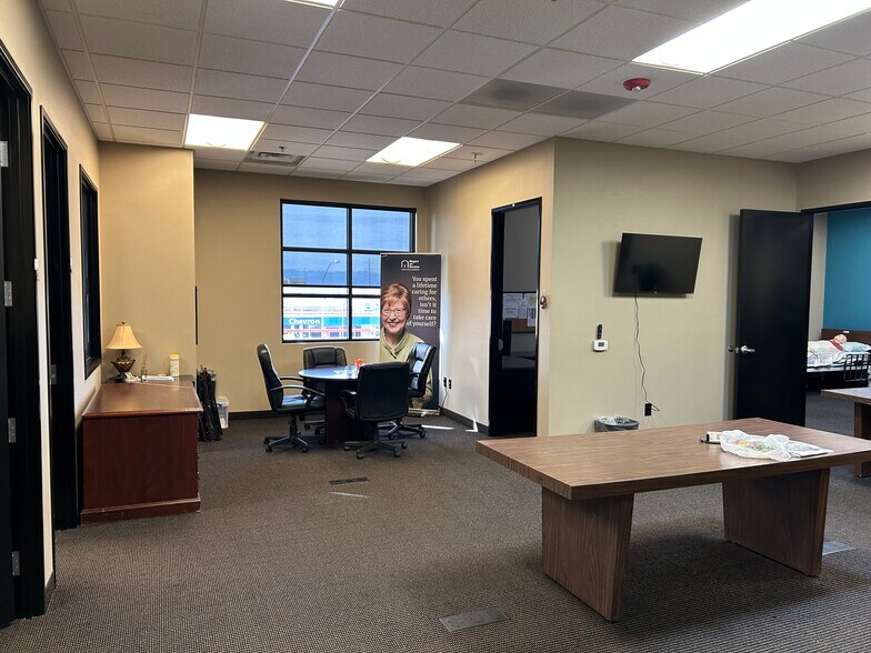 More Photos Of 50 S Stephanie St, Henderson Office For Lease