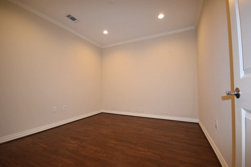 More Photos Of 8668 John Hickman Pky, Frisco Medical For Lease