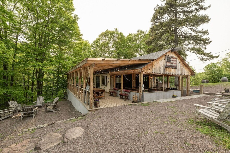 More Photos Of 102 Main St, Jefferson Hotel For Sale