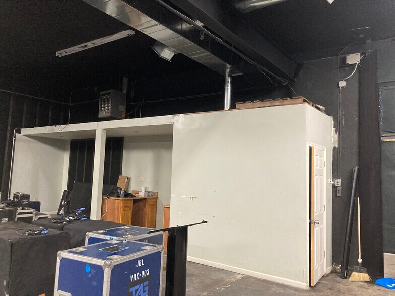 More Photos Of 1445 Commerce Ave, Bronx Industrial For Lease