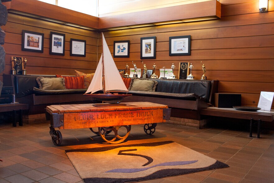 More Photos Of 1433 Northside Blvd, South Bend Office For Sale