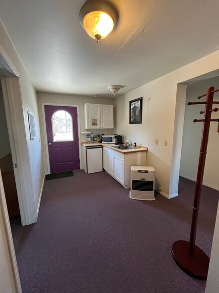 More Photos Of 1004 S Nordic Dr, Petersburg Hotel For Sale