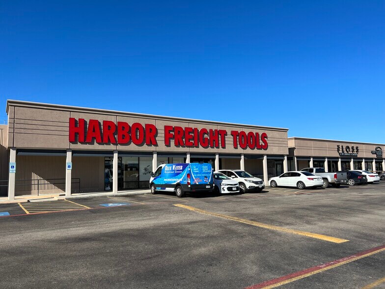 More Photos Of 21923-21979 Katy Fwy, Katy Unknown For Lease