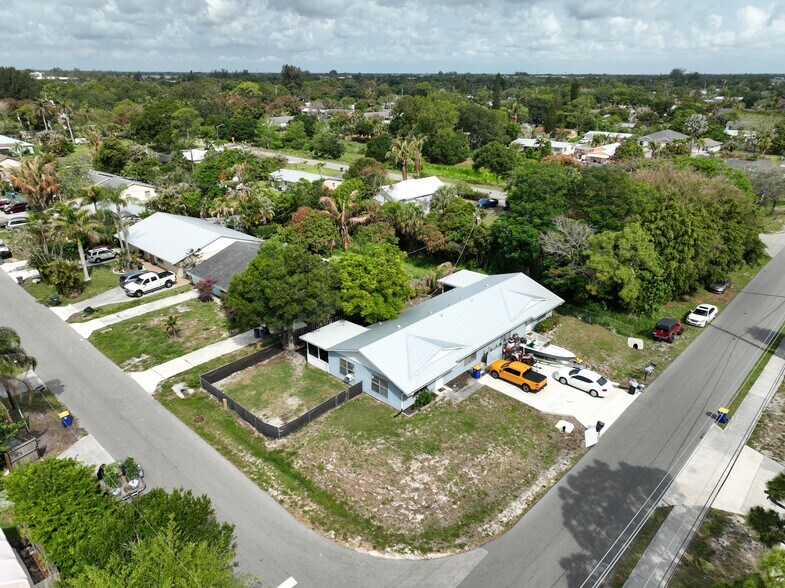 More Photos Of 3248 SE Golden Gate Ave, Stuart Apartments For Sale