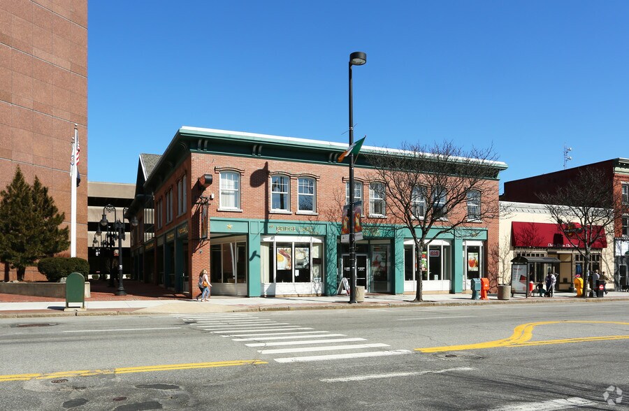 More Photos Of 1117 Elm St, Manchester Office For Lease