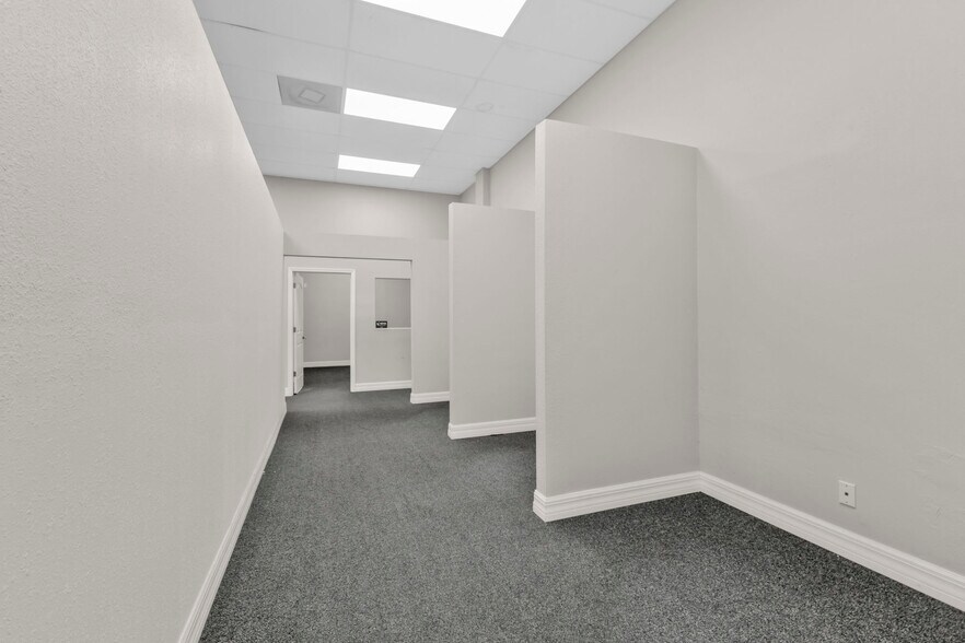 More Photos Of 4694 Tamiami Trl, Port Charlotte Freestanding For Lease