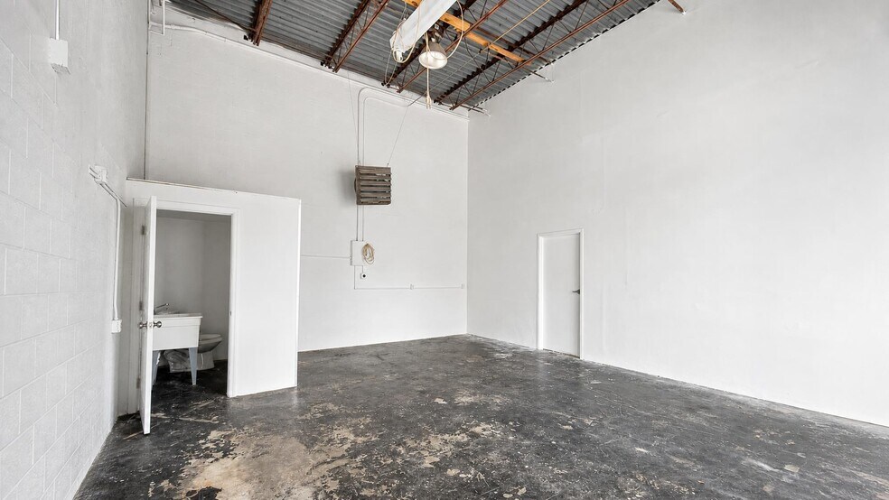 More Photos Of 125 SE 3rd St, Deerfield Beach Flex For Lease