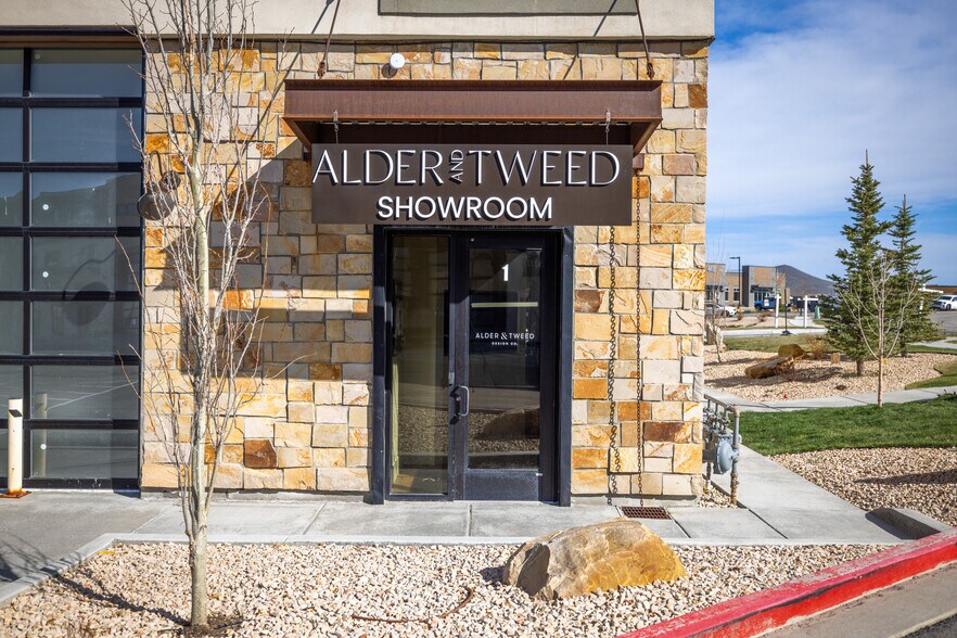 More Photos Of 4554 Forestdale Dr, Park City Showroom For Lease