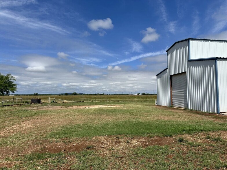 More Photos Of 182 Cr-335, Abilene Warehouse For Lease