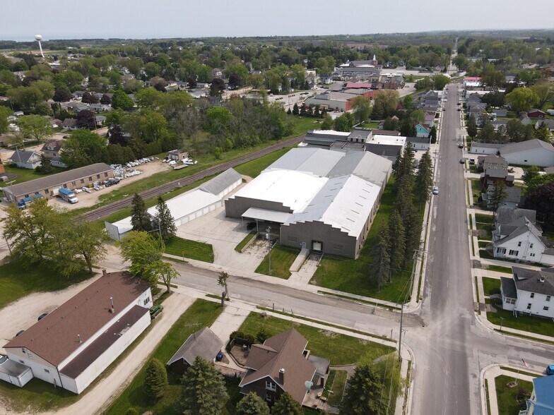 More Photos Of 217 N 10th St, Oostburg Warehouse For Lease