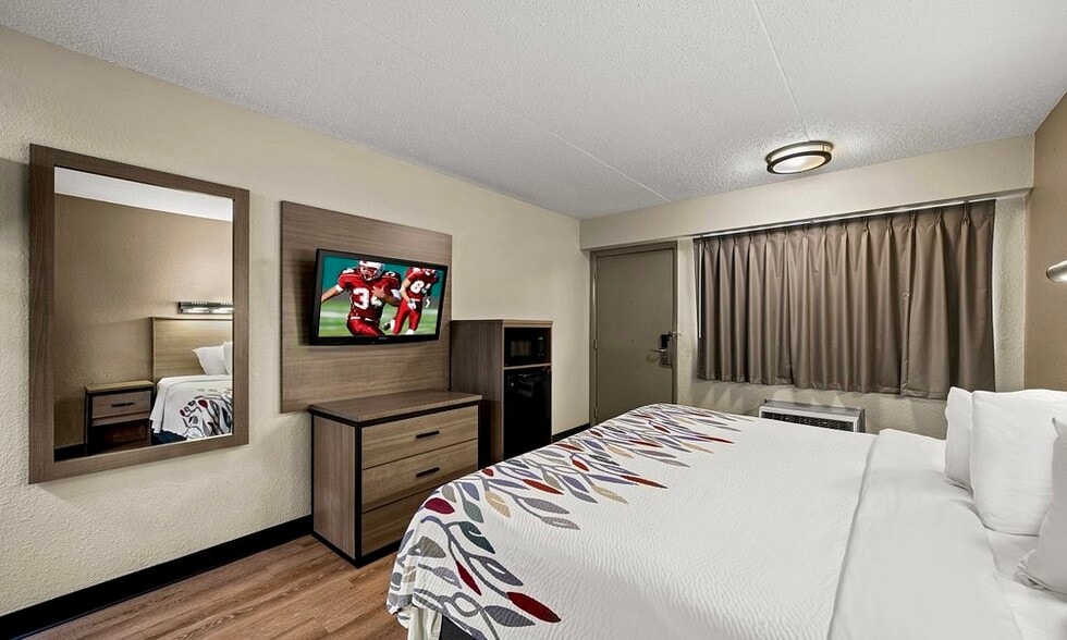 More Photos Of 32511 Concord Dr, Madison Heights Hotel For Sale