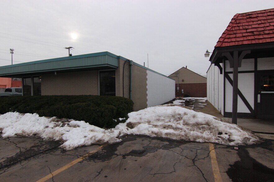More Photos Of 2900 Belmont Ave, Youngstown Office For Sale