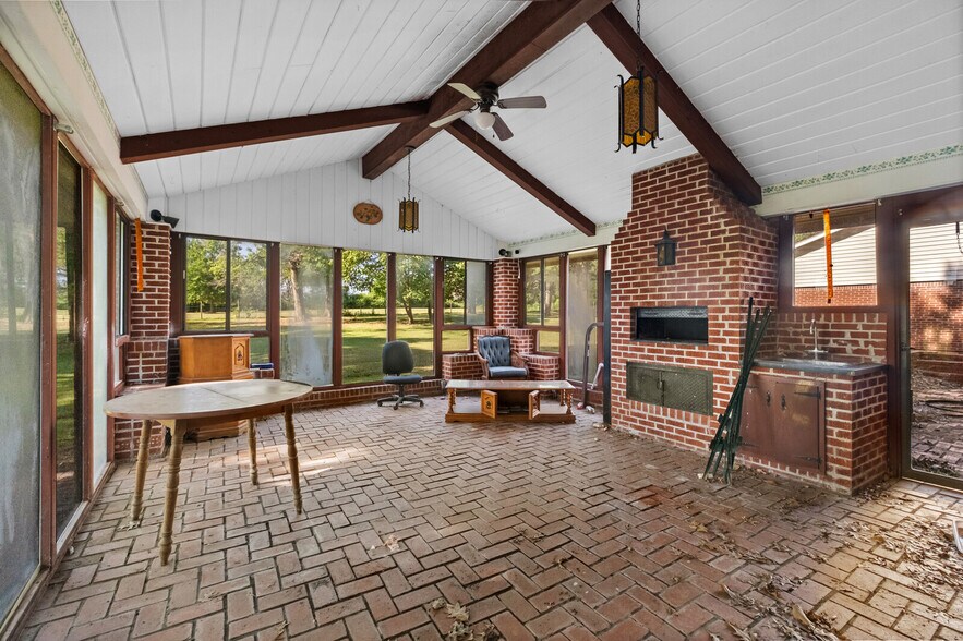 More Photos Of 1400 Locust st, Stilwell Office Residential For Sale