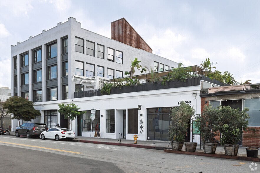 More Photos Of 806 E 3rd St, Los Angeles Storefront For Lease