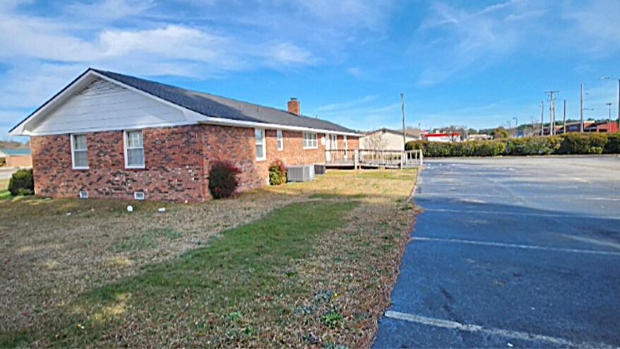 More Photos Of 7117 Raeford Rd, Fayetteville Freestanding For Lease