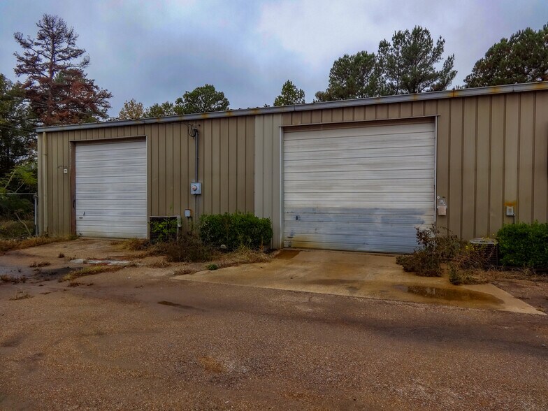 More Photos Of 801 W Broadway St, Big Sandy Light Distribution For Sale