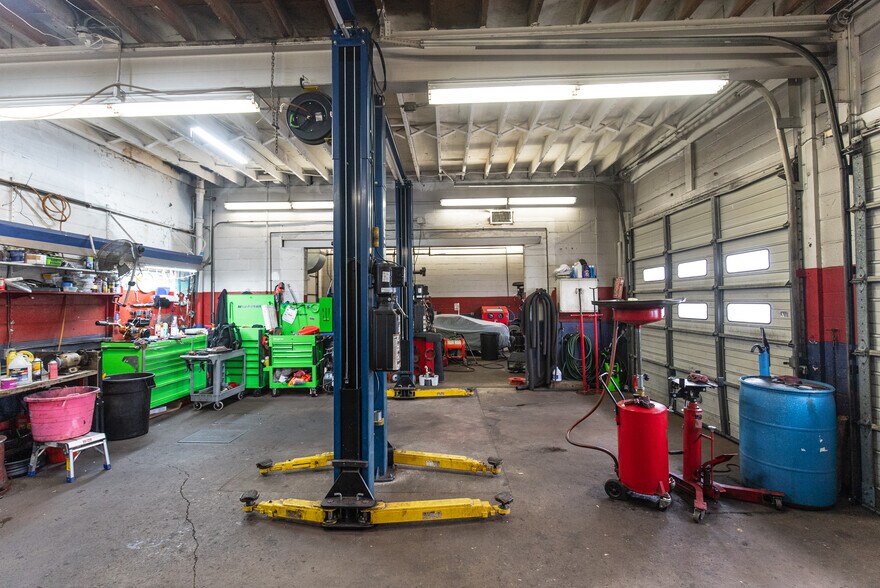 More Photos Of 8685 Torresdale Ave, Philadelphia Auto Repair For Sale
