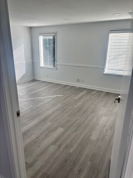 More Photos Of 494 W Crogan St, Lawrenceville Office Residential For Lease