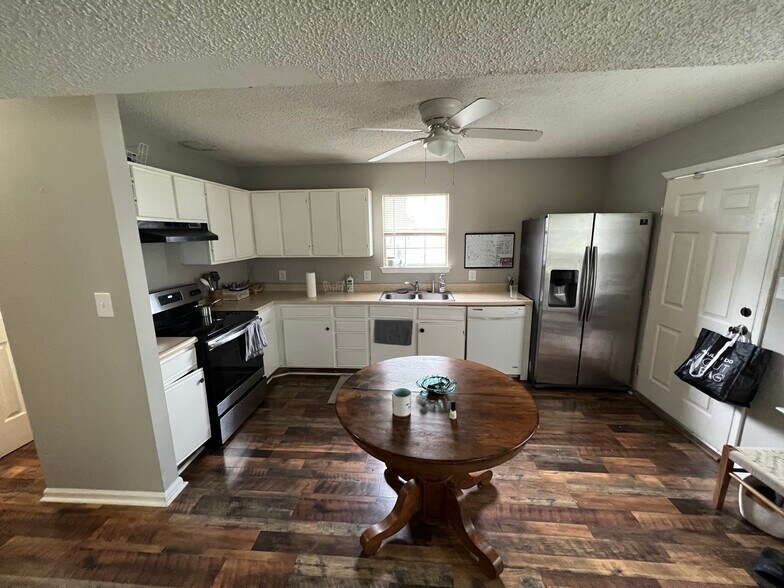 More Photos Of 356 Beechcroft Rd, Spring Hill Apartments For Sale