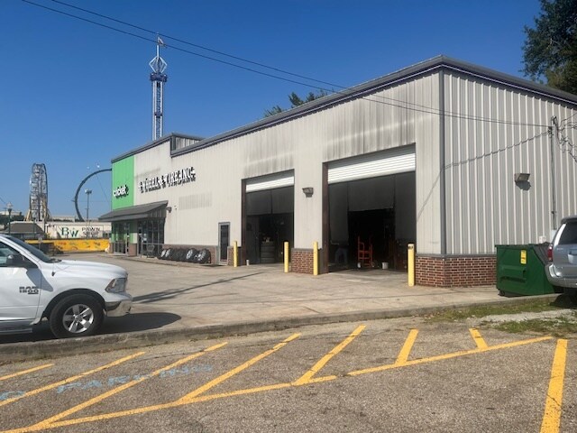 More Photos Of 224 N Frazier St, Conroe Auto Repair For Sale