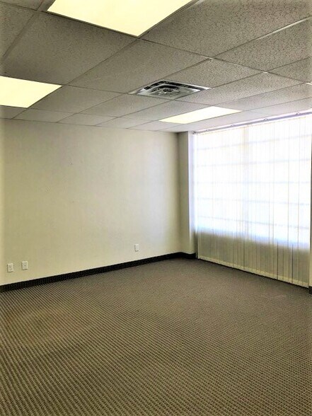 More Photos Of 8242-8296 Moberly Ln, Dallas Warehouse For Lease