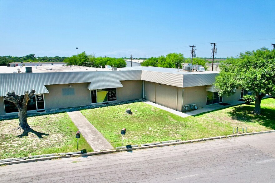 More Photos Of 4763 Broom St, San Antonio Warehouse For Lease