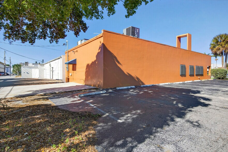 More Photos Of 3050 E Commercial Blvd, Fort Lauderdale Office For Sale