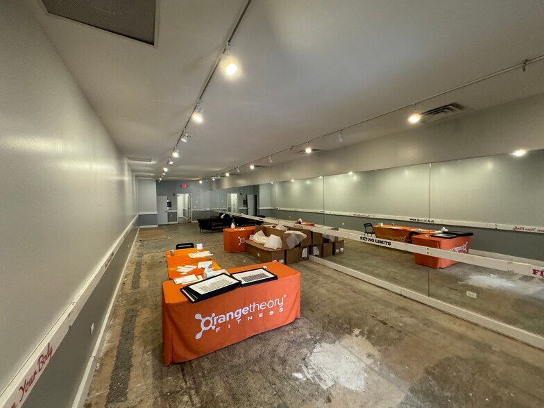 More Photos Of 1040-1044 Lake St, Oak Park Storefront Retail Office For Lease