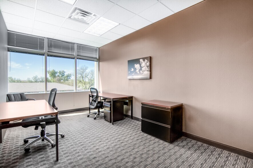 More Photos Of 7047 E Greenway Pky, Scottsdale Coworking Space