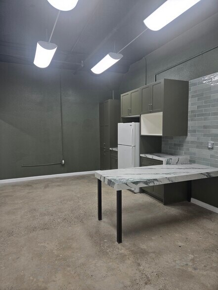 More Photos Of 4500 District Blvd, Vernon Manufacturing For Lease