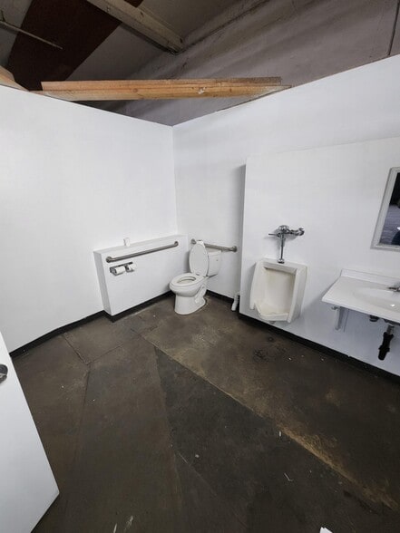 More Photos Of 909-911 Spiva Ave, Yuba City Warehouse For Lease