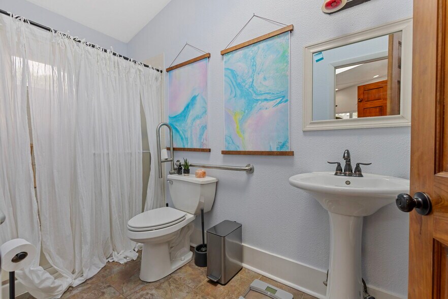 More Photos Of 702 10th Ave, Longmont Office For Sale