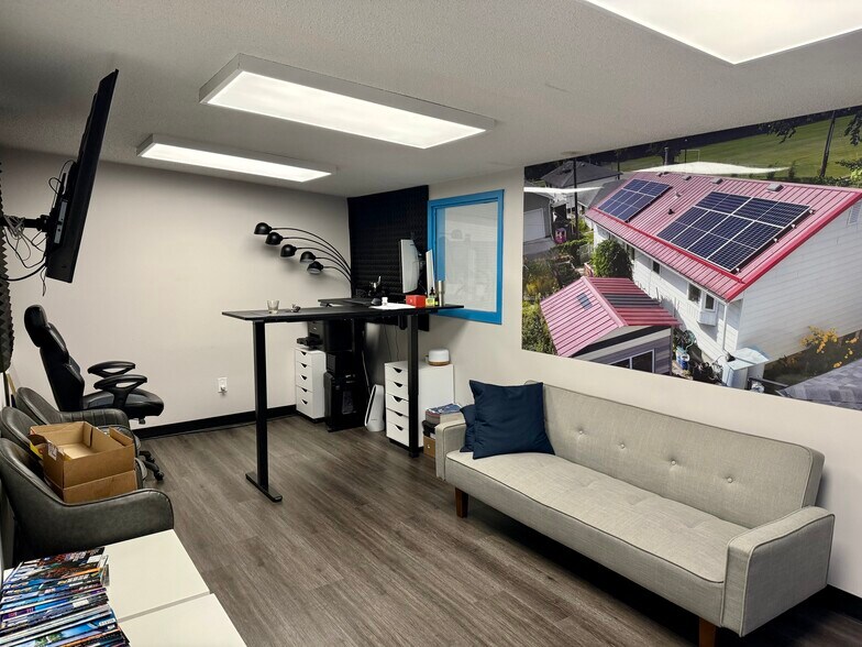 More Photos Of 4004 97th St NW, Edmonton Flex For Sale