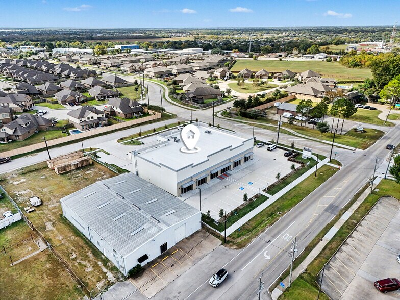 More Photos Of 3520 E Walnut St, Pearland General Retail For Lease