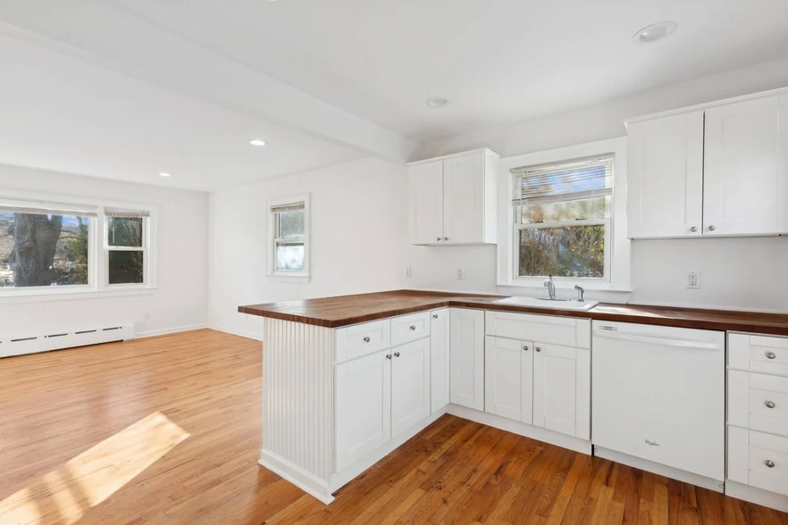 More Photos Of 87 North Rd, Hampton Bays Storefront Retail Residential For Sale