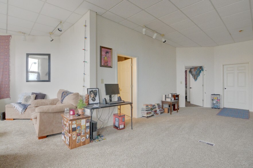 More Photos Of 113 W Mulberry St, Kokomo Storefront Retail Residential For Sale